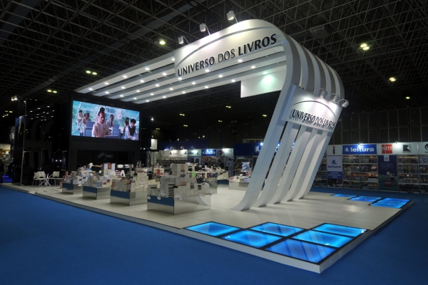 stand-universo-dos-livros-mwo1786F21B-B9AE-982F-107F-73F6E399020D.jpg